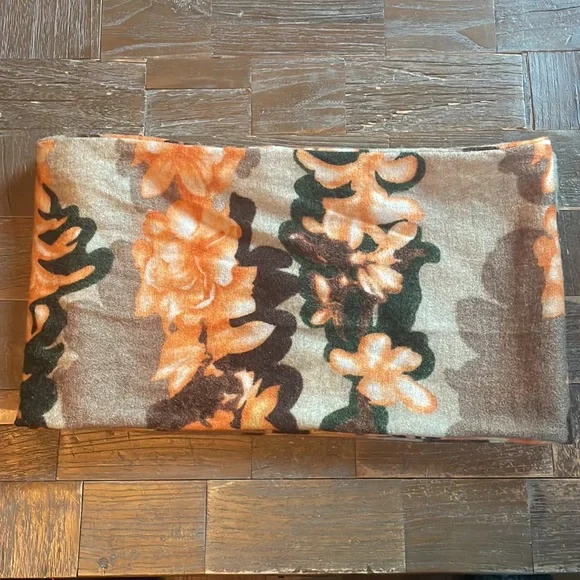 Madison 88 Wool Blend Floral Infinity Wrap Scarf🖤 - Picture 3 of 5